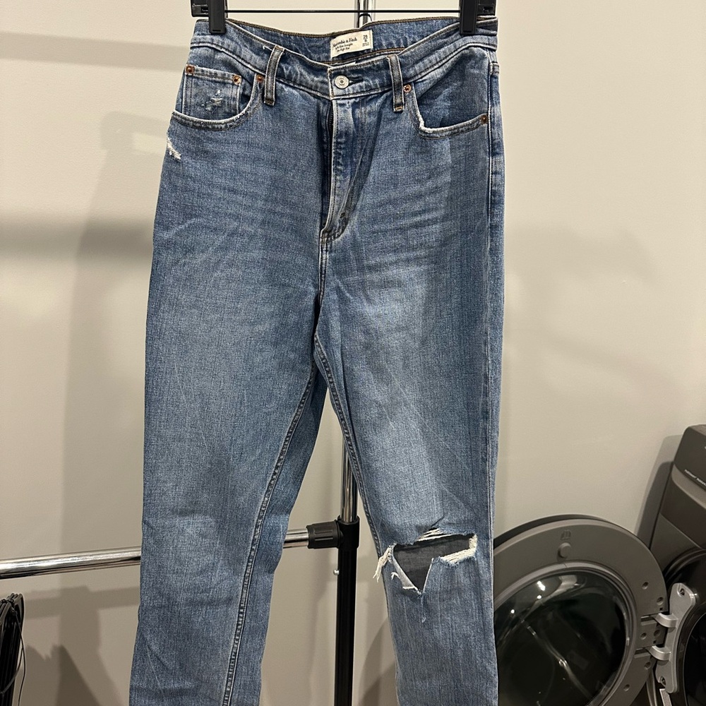 Abercrombie Curve Love 90s Slim Straight Ultra High Rise Jean 29L